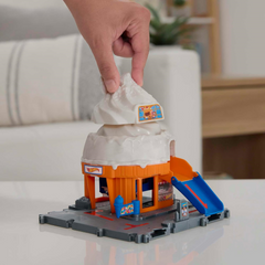 Hot Wheels City Downtown Ice Cream Swirl Playset and Toy Car