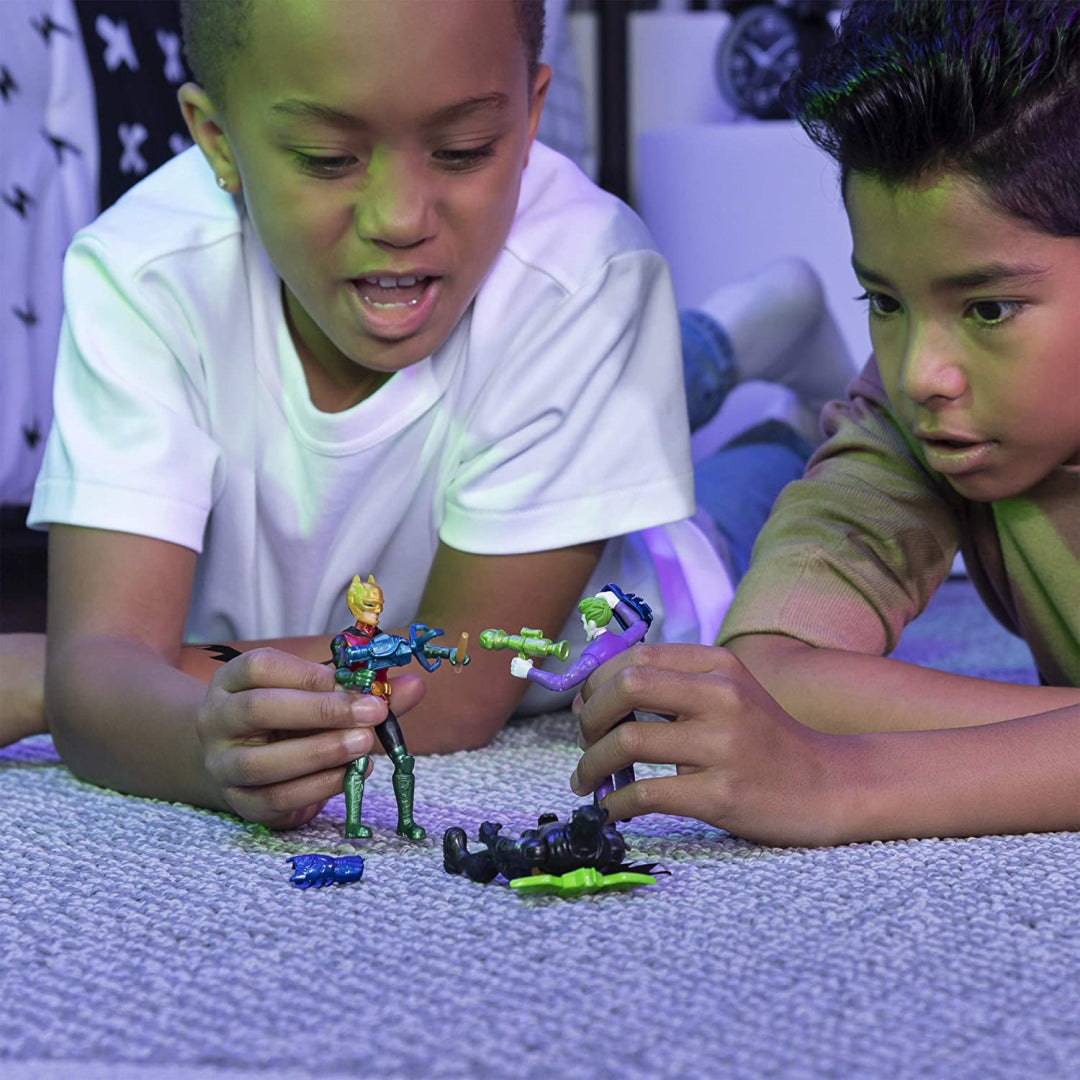 DC Comics Batman with 3 Mystery Accessories - Maqio