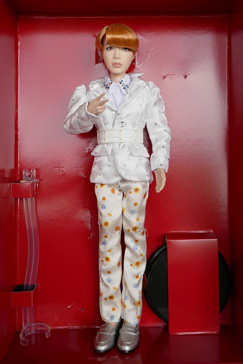 Mattel GKC98 BTS Jin Prestige Doll - Maqio