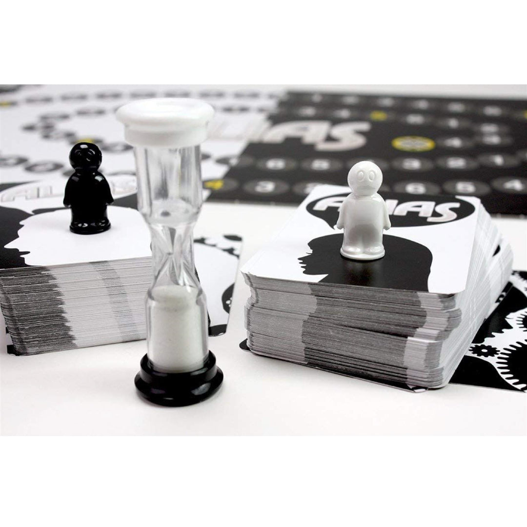 Tactic Alias Women vs Men Game - Maqio