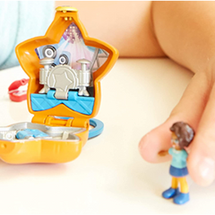 Polly Pocket FRY32 Tiny Pocket Places Concert Compact Playset