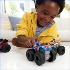 Hot Wheels Monster Trucks Roarin’ Wreckers Race Ace Truck