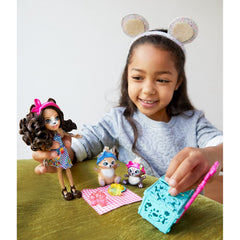 Enchantimals Paws for a Picnic Doll Set with Pets