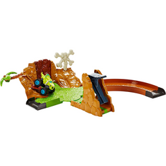 Blaze and the Monster Machines Slam and Crash Zeg with Track