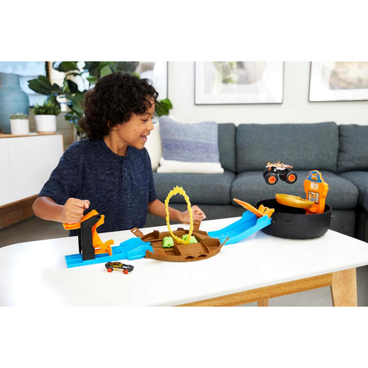 Hot Wheels Monster Trucks Stunt Tire Playset