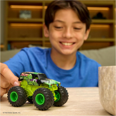 Monster Jam Grave Digger Smash and Bash Playset
