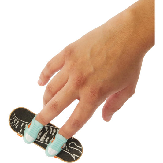 Hot Wheels Skate 10 Skateboards and 5 Removable Skate Shoes