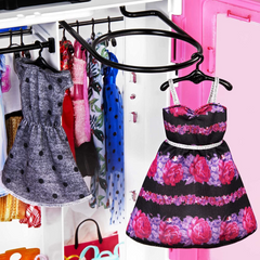 Barbie Fashionistas Ultimate Closet & Doll with 2 Sets of Clothing & Accessories